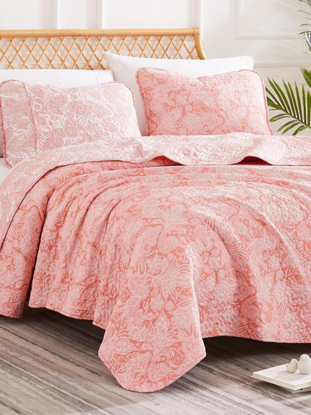 Paisley Quilt Set King Size with 2 Quilted Pillow Shams, Reversible Coral